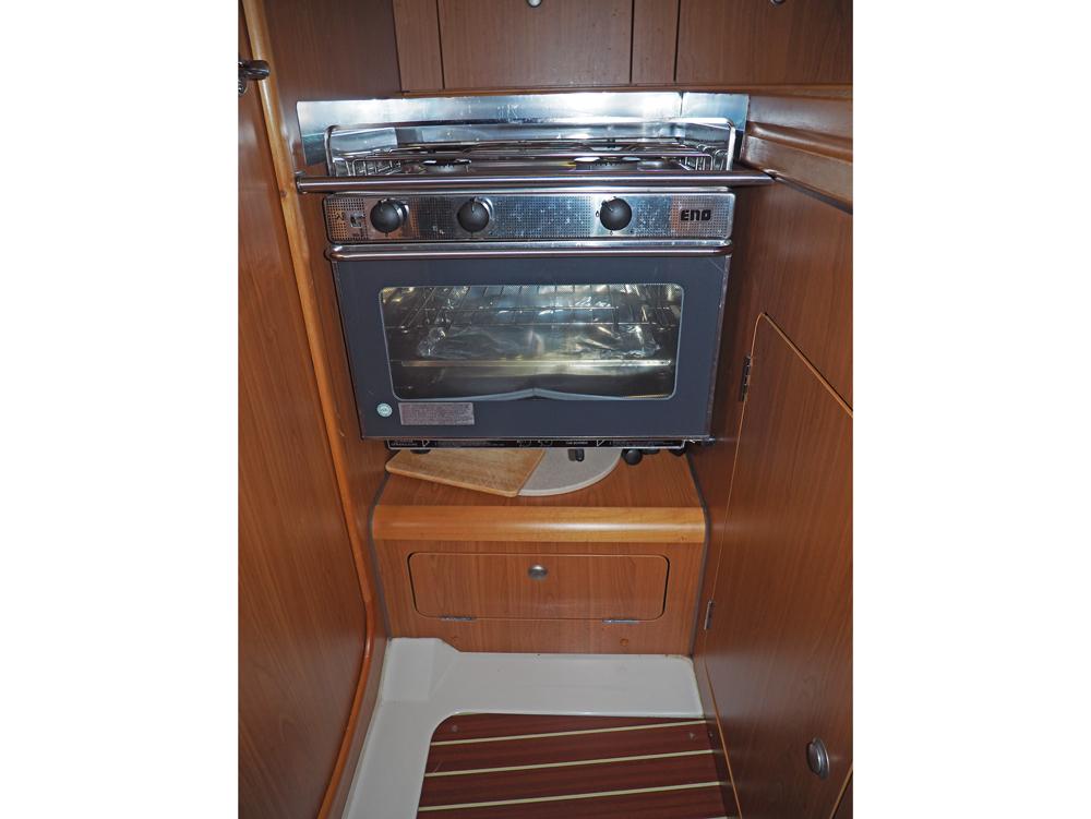 Saloon, Accommodation